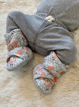 Load image into Gallery viewer, Berry Booties PDF pattern Infant and Youth
