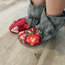 Load image into Gallery viewer, Berry Booties PDF pattern Adult Sizes
